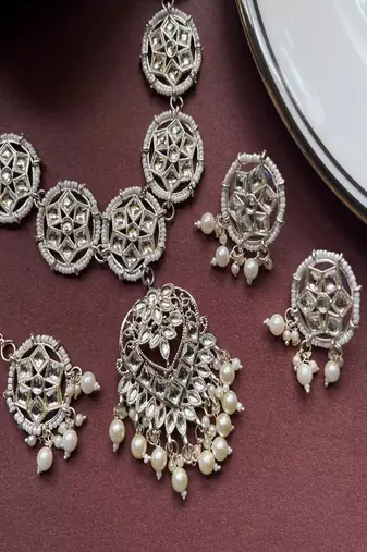 Kundan choker set: indian bridal jewelry with pearls