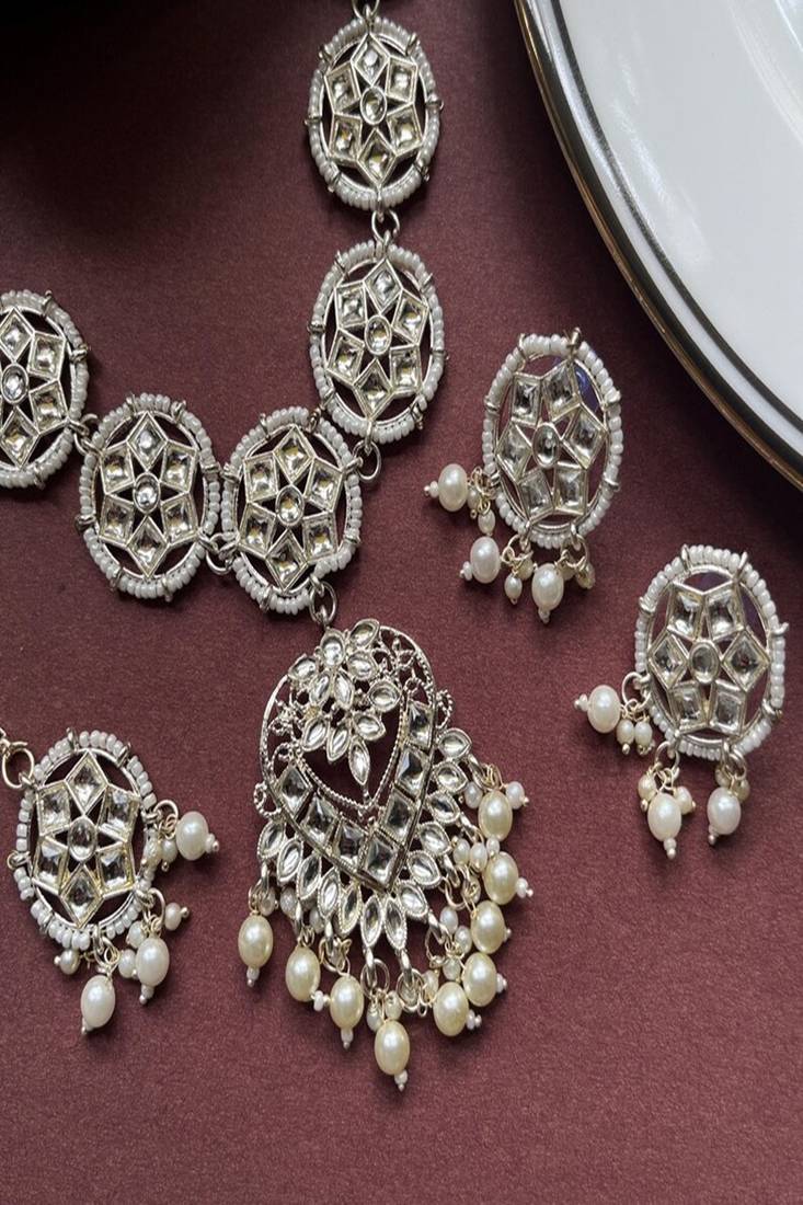 Kundan choker set: indian bridal jewelry with pearls