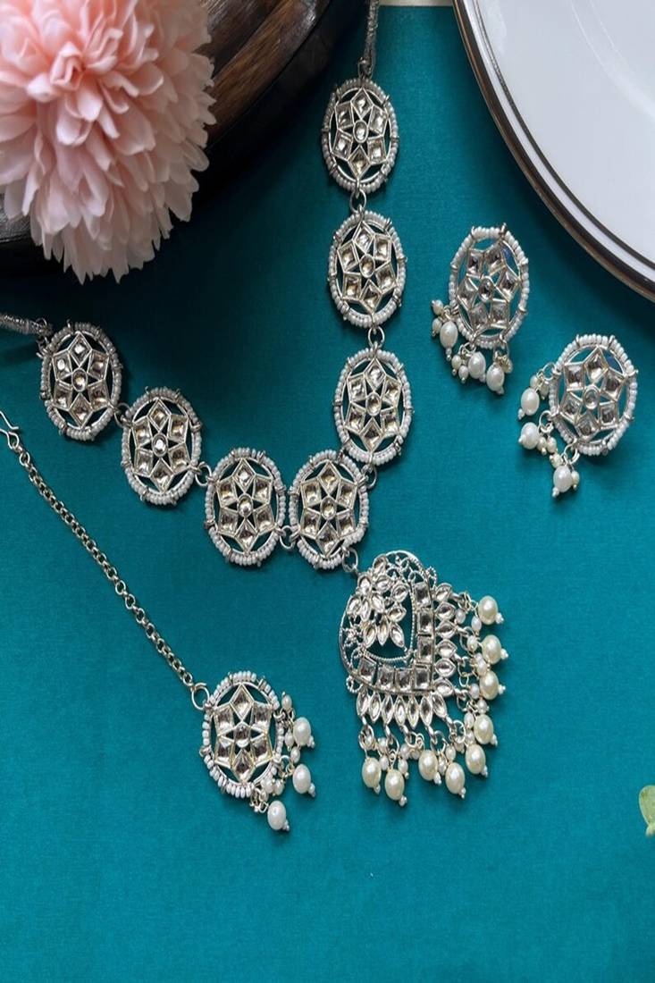 Kundan choker set: indian bridal jewelry with pearls