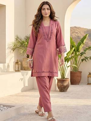 Women Ethnic Motifs Embroidered Regular Thread Work Kurta with Trousers 1