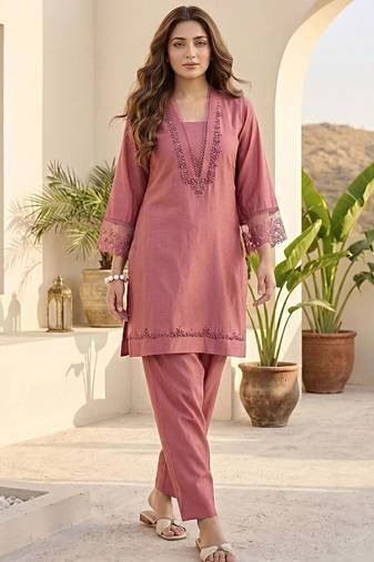 Women Ethnic Motifs Embroidered Regular Thread Work Kurta with Trousers