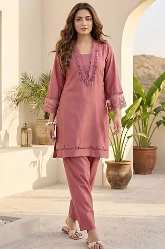 Women Ethnic Motifs Embroidered Regular Thread Work Kurta with Trousers