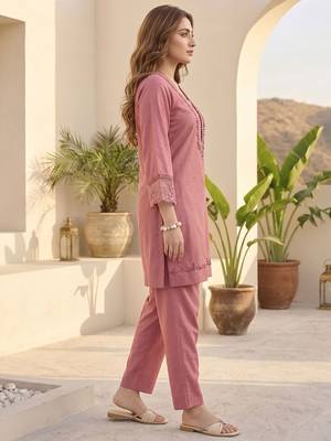 Women Ethnic Motifs Embroidered Regular Thread Work Kurta with Trousers 3