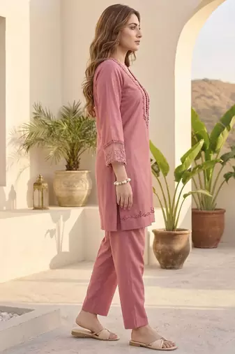 Women Ethnic Motifs Embroidered Regular Thread Work Kurta with Trousers