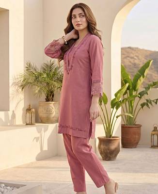 Women Ethnic Motifs Embroidered Regular Thread Work Kurta with Trousers 4