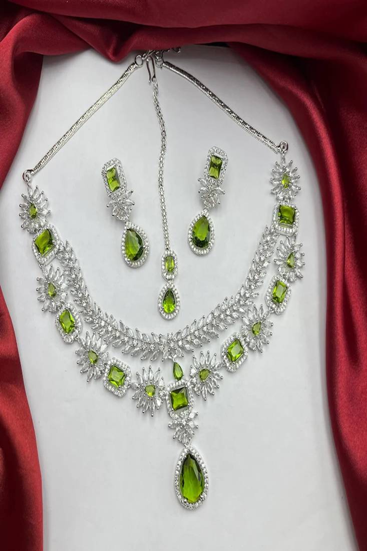 Emerald green bridal jewelry set silver-plated necklace, earrings, maangtika