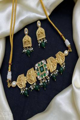 Emerald green kundan choker set | gold indian bridal jewelry 2