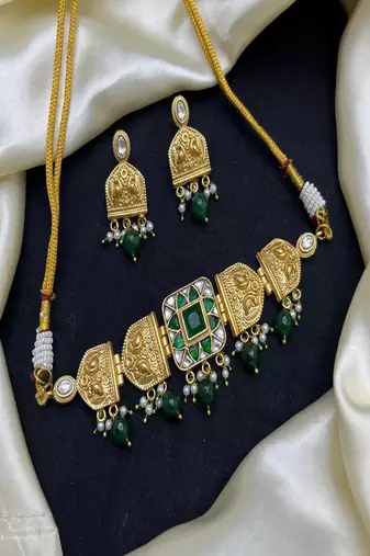 Emerald green kundan choker set | gold indian bridal jewelry