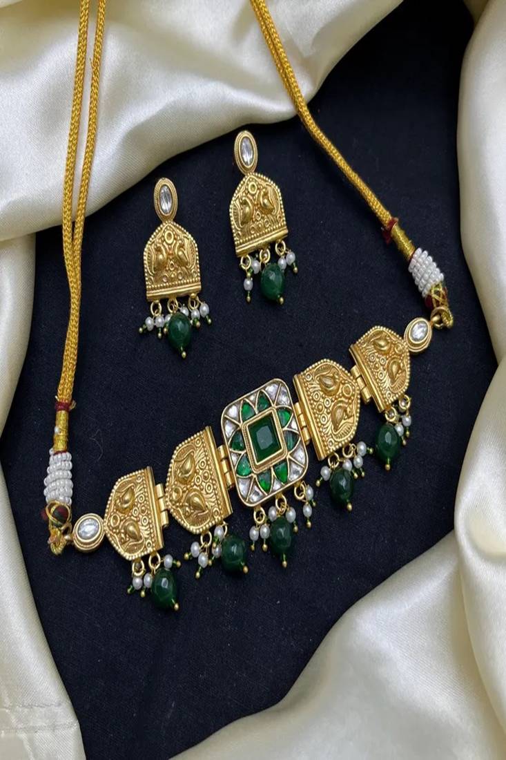 Emerald green kundan choker set | gold indian bridal jewelry