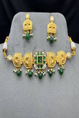 Emerald green kundan choker set | gold indian bridal jewelry 4