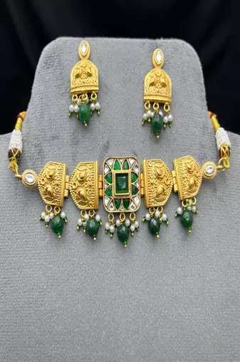 Emerald green kundan choker set | gold indian bridal jewelry