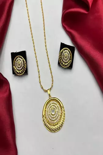 Gold filigree medallion jewelry set: concentric circles, lattice design necklace, earrings