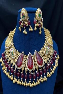 Antique gold kundan choker necklace set with ruby red stones 3