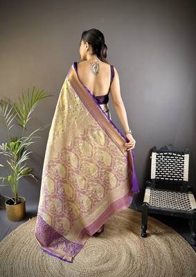 gold silk blend blend zari woven saree with unstitched blouse piece. 4
