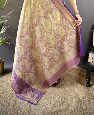 gold silk blend blend zari woven saree with unstitched blouse piece. 5