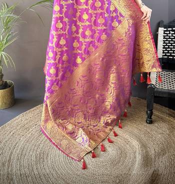 purple soft silk blend banarasi zari woven saree with unstitched blouse piece. 5