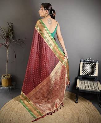 maroon silk blend zari woven saree with unstitched blouse piece. 4