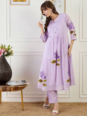 Women Floral Printed Cotton A-Line Kurta with Trousers 1