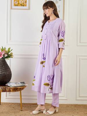 Women Floral Printed Cotton A-Line Kurta with Trousers 3
