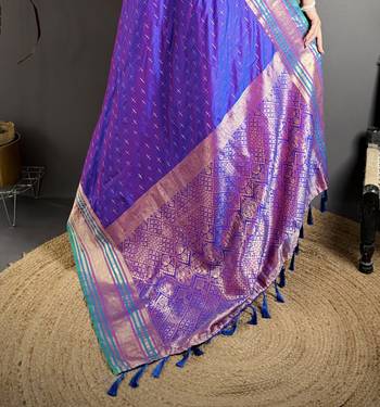purple silk blend zari woven saree with unstitched blouse piece. 5