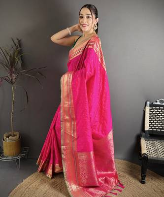 rani silk blend zari woven saree with unstitched blouse piece. 3