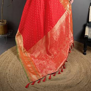 red silk blend zari woven saree with unstitched blouse piece. 5