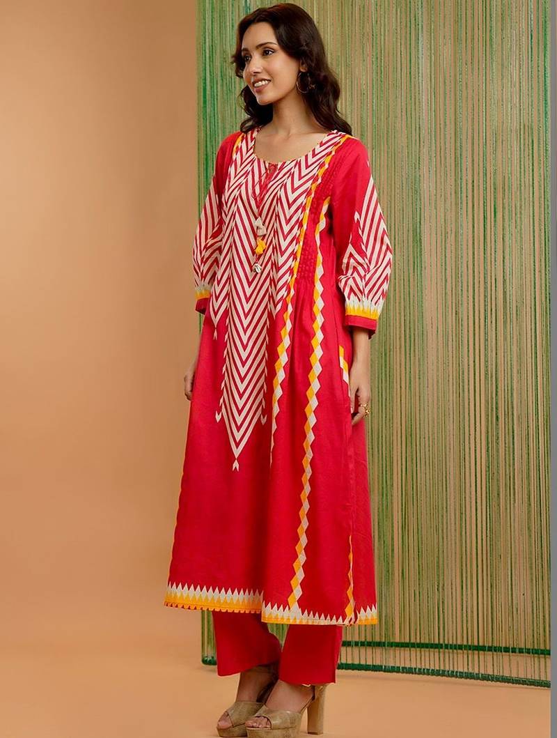Women Printed Panelled Kurta with Trousers