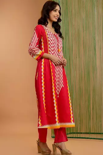 Women Printed Panelled Kurta with Trousers