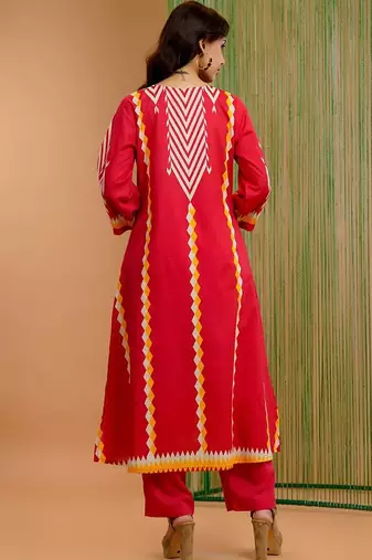 Women Printed Panelled Kurta with Trousers