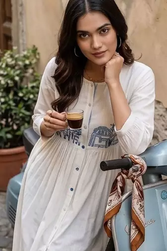 Women Ethnic Motifs Embroidered Empire Thread Work Kurta with Palazzos