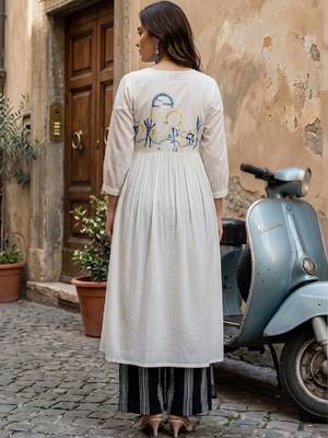 Women Ethnic Motifs Embroidered Empire Thread Work Kurta with Palazzos 3