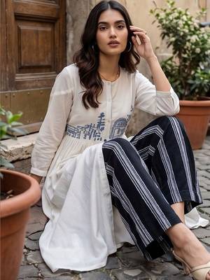 Women Ethnic Motifs Embroidered Empire Thread Work Kurta with Palazzos 4