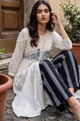 Women Ethnic Motifs Embroidered Empire Thread Work Kurta with Palazzos