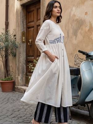 Women Ethnic Motifs Embroidered Empire Thread Work Kurta with Palazzos 5