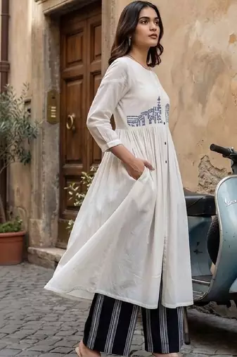 Women Ethnic Motifs Embroidered Empire Thread Work Kurta with Palazzos