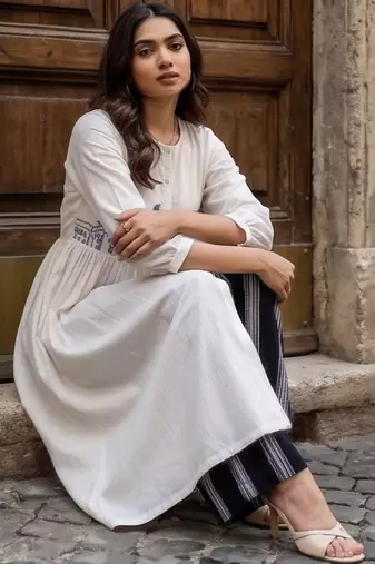 Women Ethnic Motifs Embroidered Empire Thread Work Kurta with Palazzos
