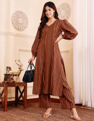 Striped V-Neck A-Line Kurta With Trousers 1