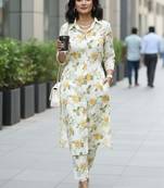 Women Floral Printed Regular Kurta with Trousers