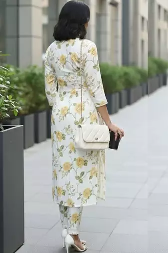 Women Floral Printed Regular Kurta with Trousers