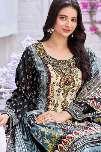 Women Printed Regular Beads and Stones Kurta with Trousers & With Dupatta