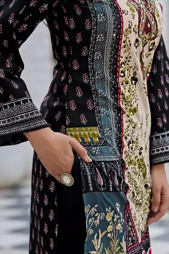 Women Printed Regular Beads and Stones Kurta with Trousers & With Dupatta
