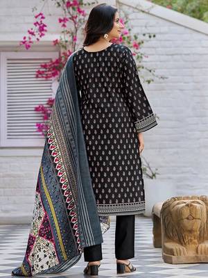 Women Printed Regular Beads and Stones Kurta with Trousers & With Dupatta 6