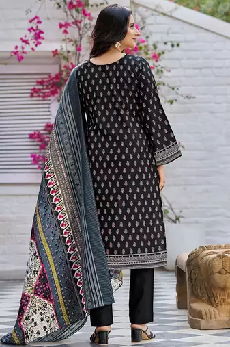 Women Printed Regular Beads and Stones Kurta with Trousers & With Dupatta