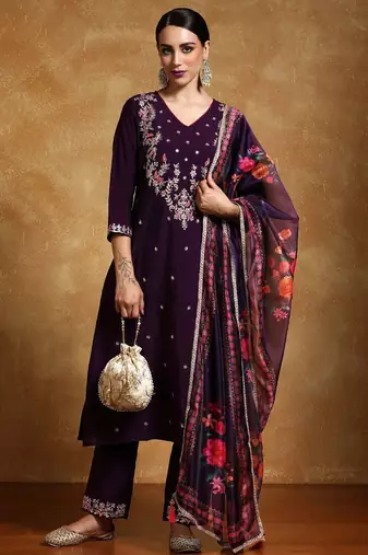 Women Floral Yoke Design Regular Kurta with Trousers & With Dupatta