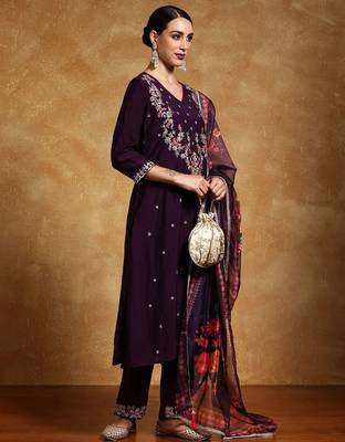 Women Floral Yoke Design Regular Kurta with Trousers & With Dupatta 4