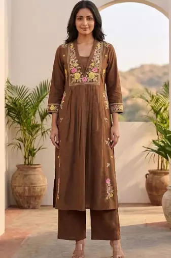 Women Ethnic Motifs Embroidered Regular Thread Work Kurta with Trousers