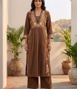 Women Ethnic Motifs Embroidered Regular Thread Work Kurta with Trousers