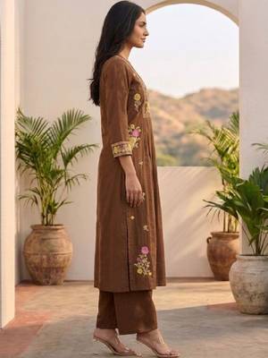 Women Ethnic Motifs Embroidered Regular Thread Work Kurta with Trousers 2