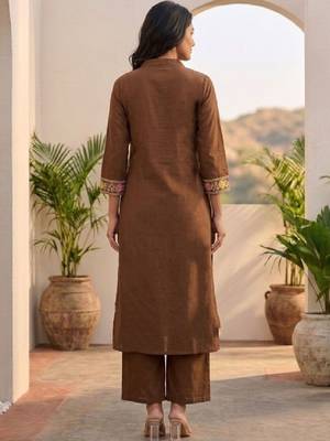 Women Ethnic Motifs Embroidered Regular Thread Work Kurta with Trousers 3