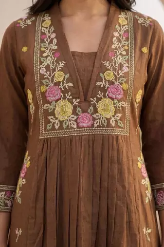 Women Ethnic Motifs Embroidered Regular Thread Work Kurta with Trousers